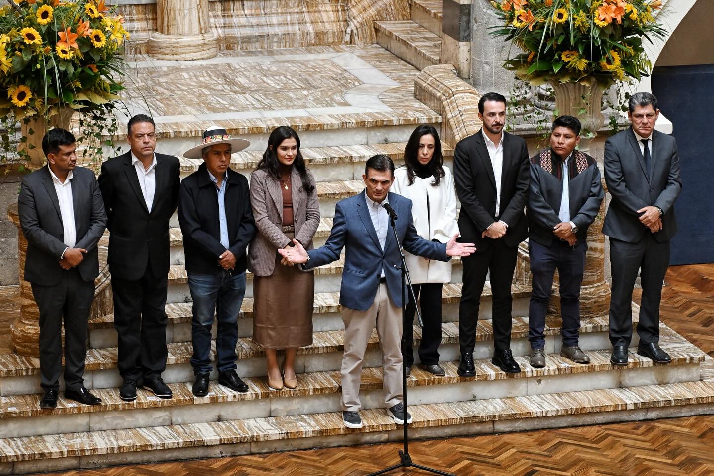 El presidente de Bolivia, Rodrigo Paz, reunido con ocho gobernadores de Bolivia. Foto: Presidencia.