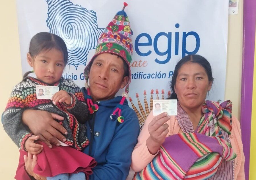 Brigada Móvil del Segip emite cédulas de identidad en el municipio de San Pedro de Buena Vista, Potosí. Foto: Segip.