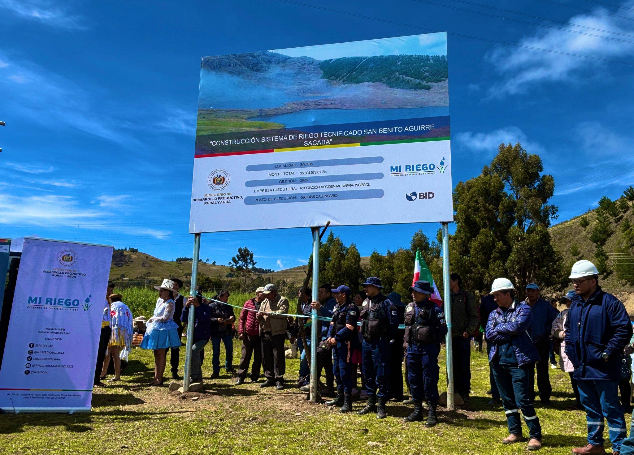 Acto de inicio de construcción de sistema de riego en San Benito Aguirre, Sacaba. Foto: Viceministerio Recursos Hídricos, Riego, Agua Potable y Saneamiento Básico.