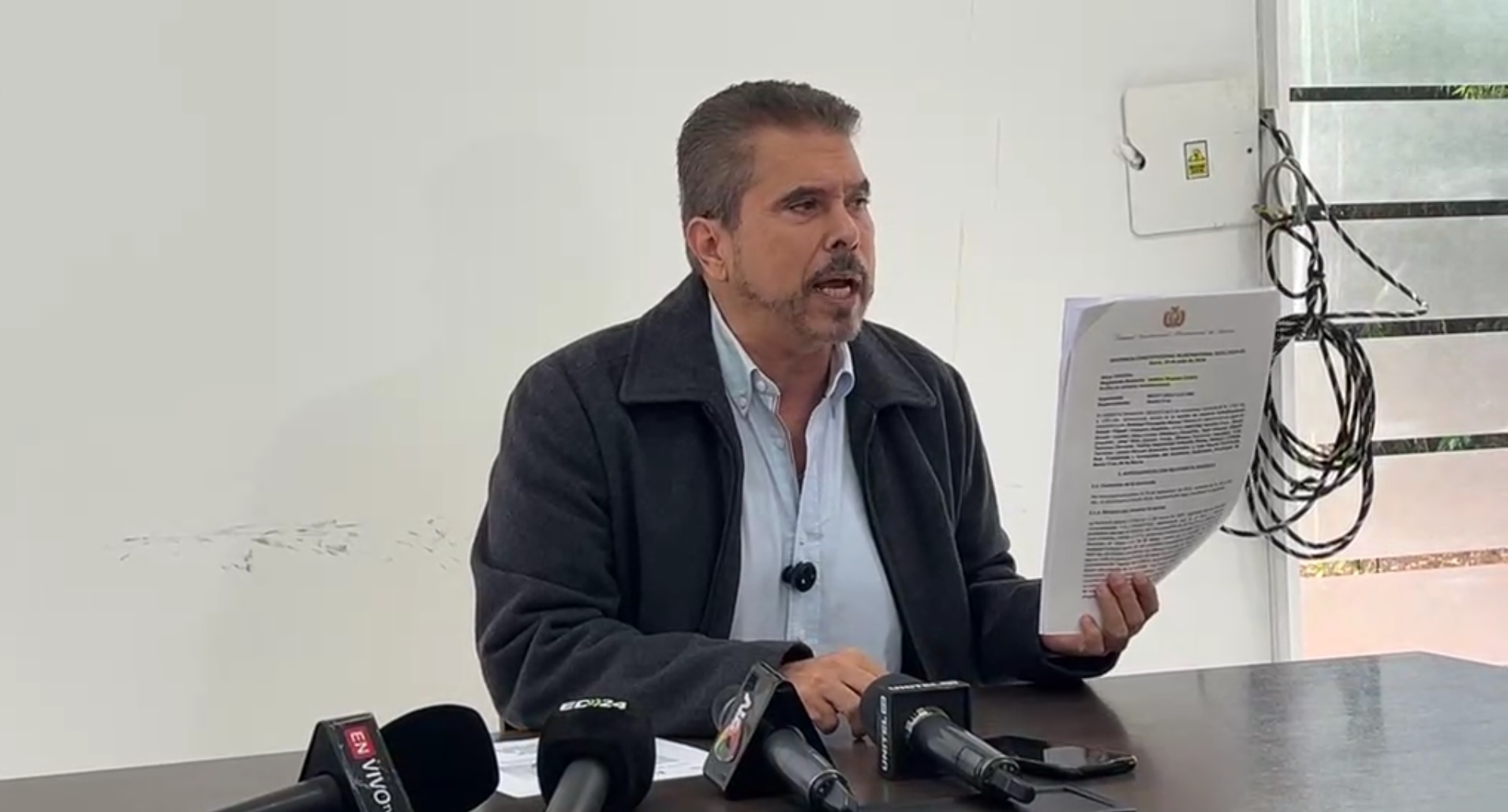 El vocero municipal, Bernardo Montenegro, en conferencia de prensa. Foto: Captura de pantalla.