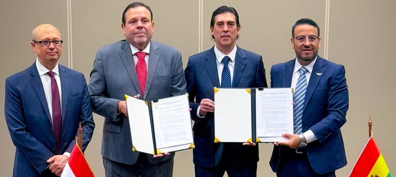 Autoridades de Bolivia y Paraguay. Foto: MOPSV.