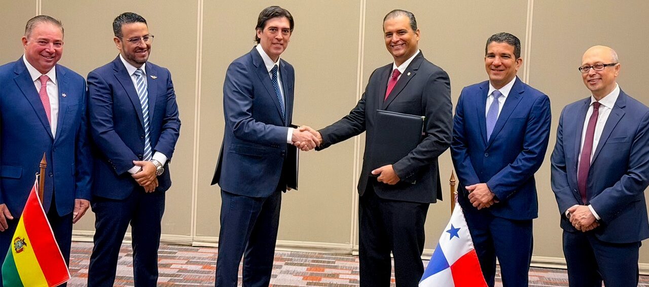 Autoridades de Bolivia y Panamá. Foto: MOPSV.