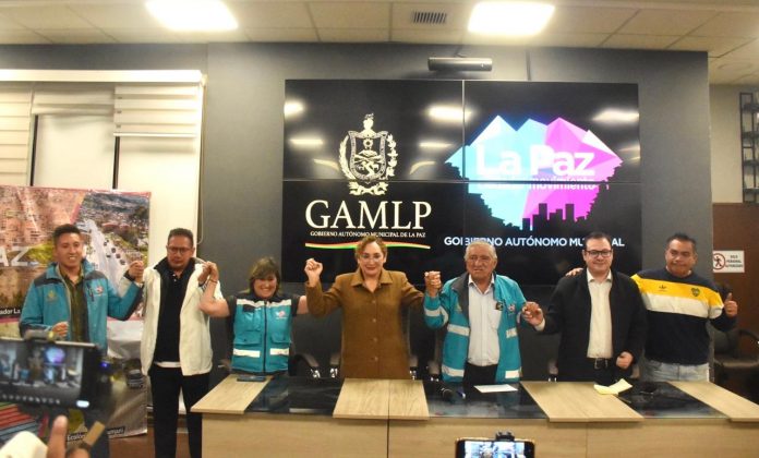 Autoridades de la Alcaldía tras la confirmación de que La Paz será sede de los Juegos Bolivarianos. Foto: AMUN.