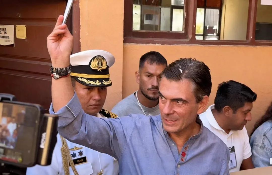 El presidente Rodrigo Paz emitió su voto en Tarija.