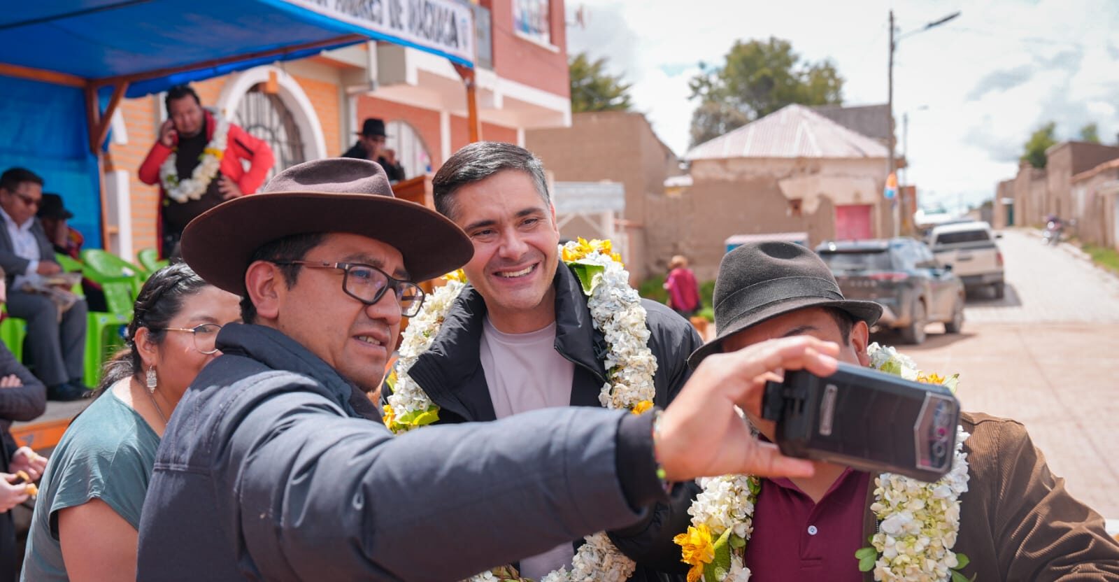 El ministro de Desarrollo Productivo, Rural y Agua, Óscar Mario Justiniano, visitó el municipio San Andrés de Machaca en el departamento de La Paz.