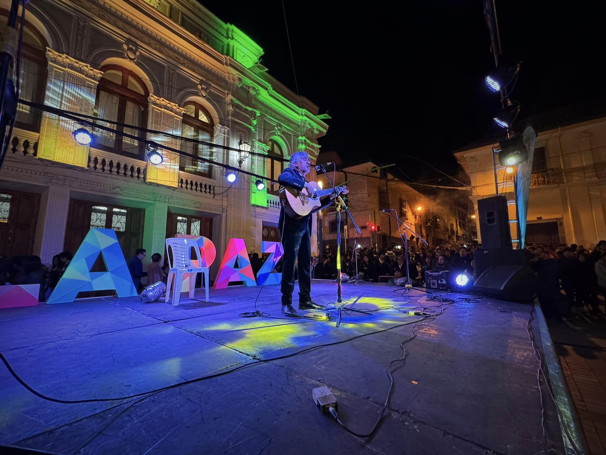 El artista y compositor, Willy Claure, en la Larga Noche de los Museos. Foto: La Paz Culturas.