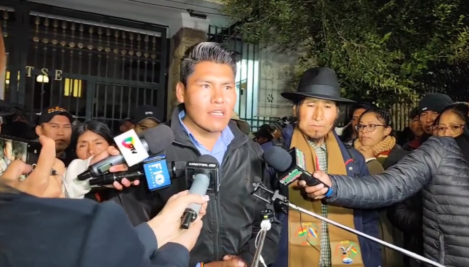 René Yahuasi en predios del TSE. Foto: Captura de pantalla.