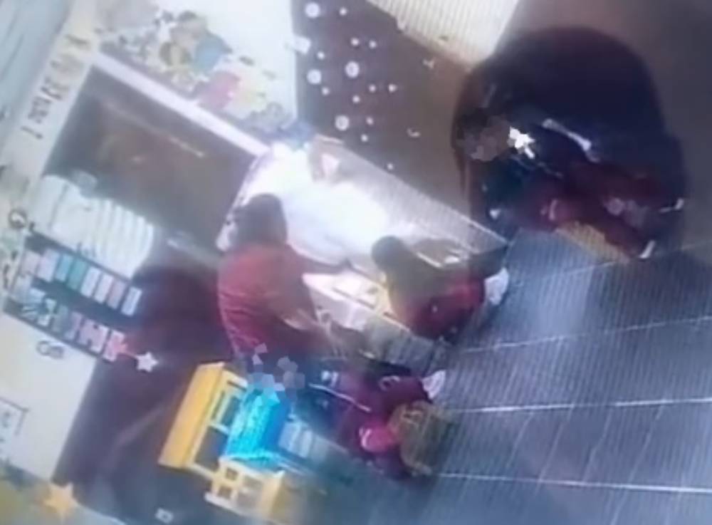 Uno de los momentos de la agresión en el hogar Niño Jesús. Foto: captura video