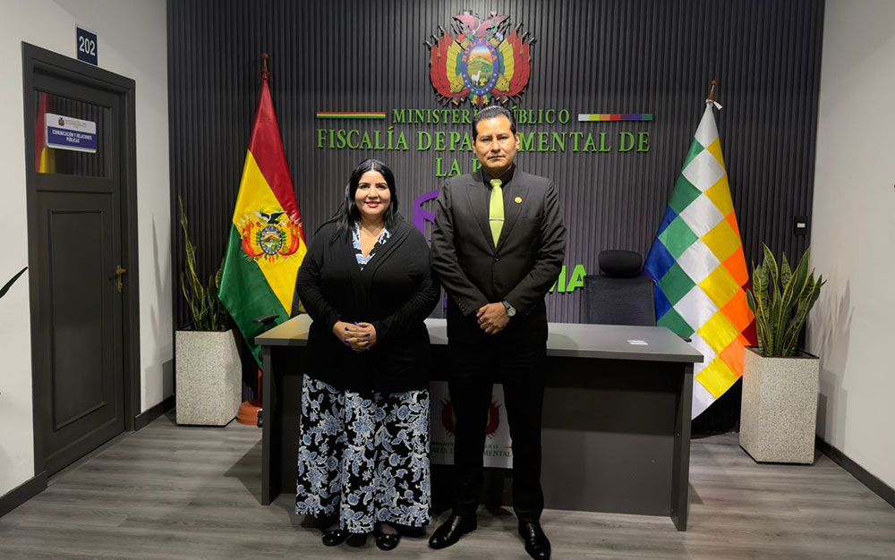 Echeverría junto al fiscal departamental de La Paz, Luis Carlos Torrez. Foto: VIODyD