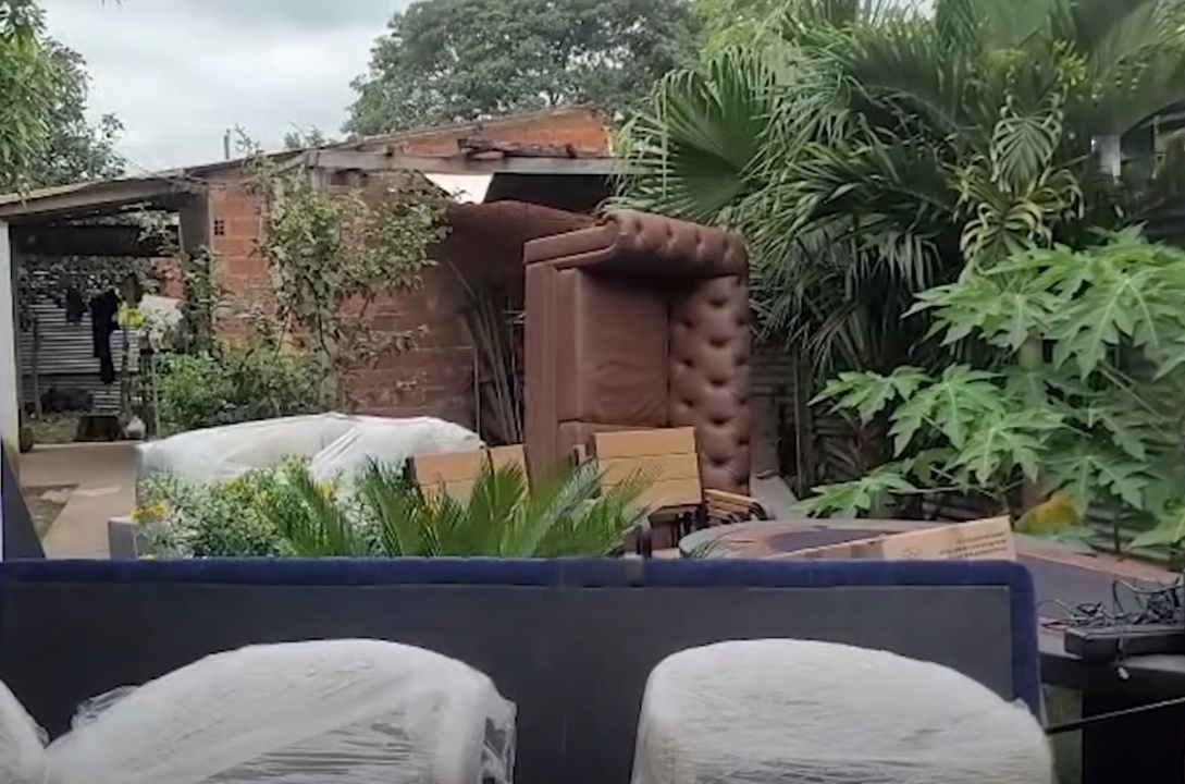 Los objetos secuestrados durante el allanamiento. Foto: captura video