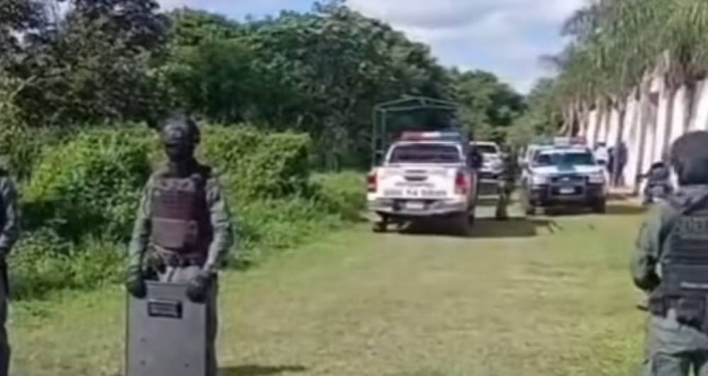 Efectivos de la Policía tras el ataque armado. Foto: captura video