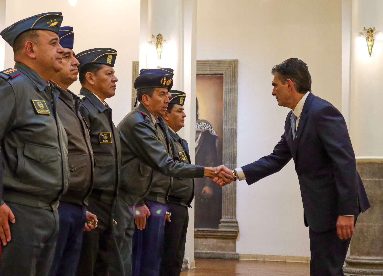 Presidente de Bolivia, Rodrigo Paz, antes de su reunión con las FFAA. Foto: Presidencia.