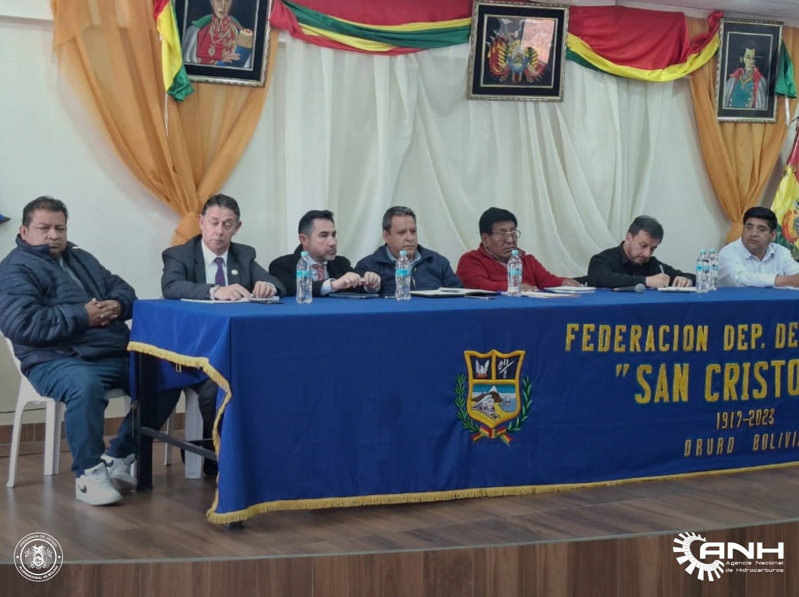 Reunión entre transportistas de Oruro y representantes del Gobierno. Foto: ANH