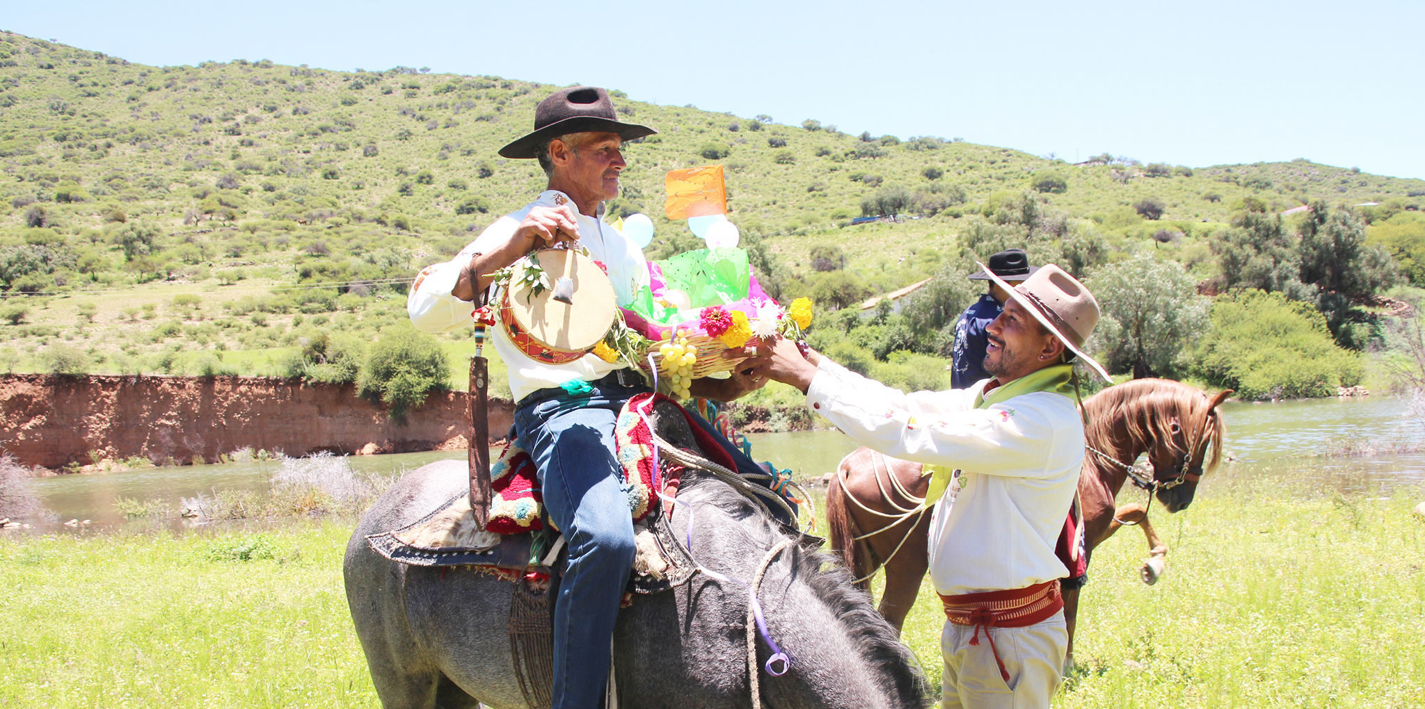 Tarijeños durante el festejo de Compadres. Foto: Dirección Departamental de Cultura de Tarija.