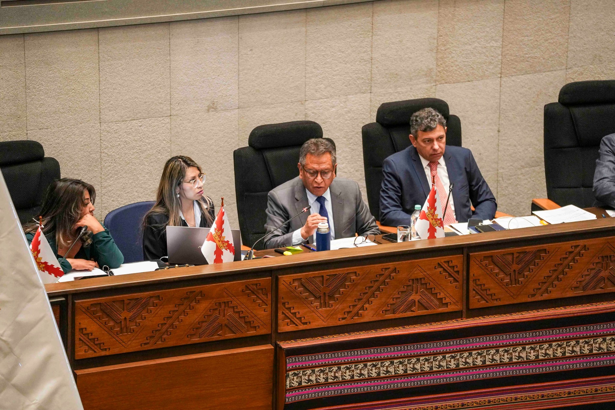 El ministro Marco Antonio Oviedo durante la interpelación en la Asamblea Legislativa. Foto: Ministerio de Gobierno.