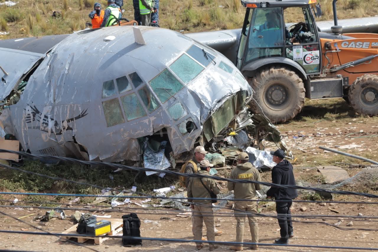 Restos del avión Hércules accidentado en El Alto. Foto: archivo