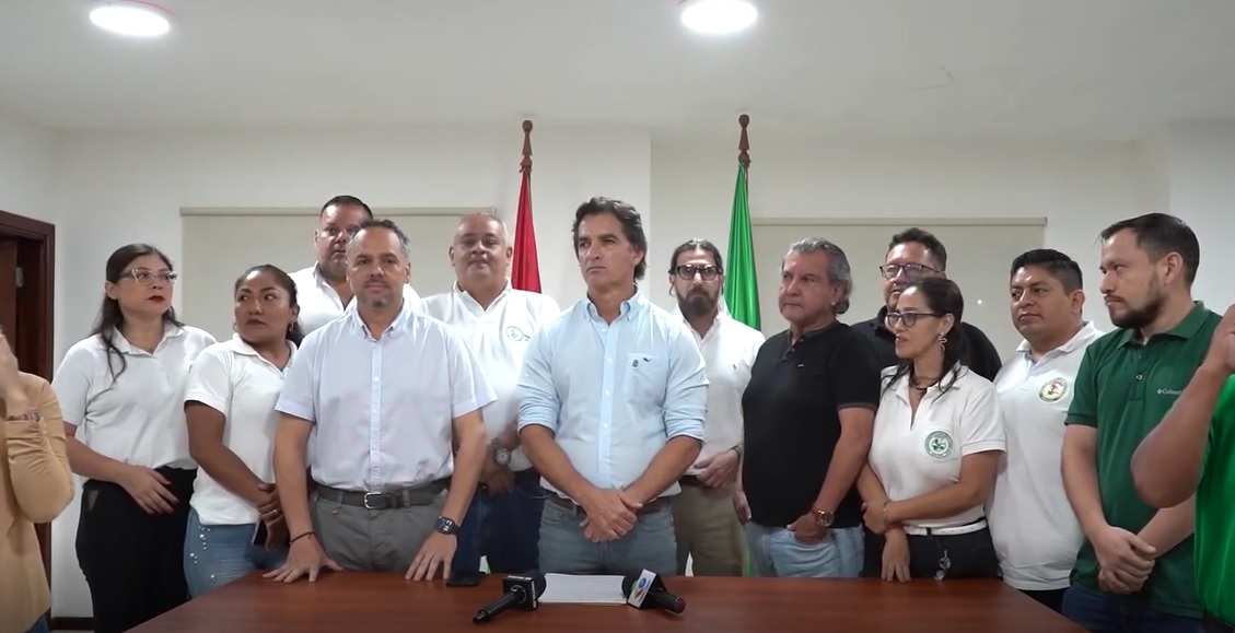 El alcalde de Santa Cruz de la Sierra, Manuel Saavedra y representantes del sector salud. Foto: Captura de pantalla.