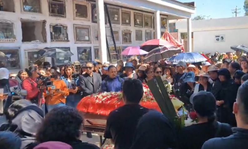 Reunidos familiares y allegados, despiden al magistrado Víctor Hugo Claure. Foto: captura video