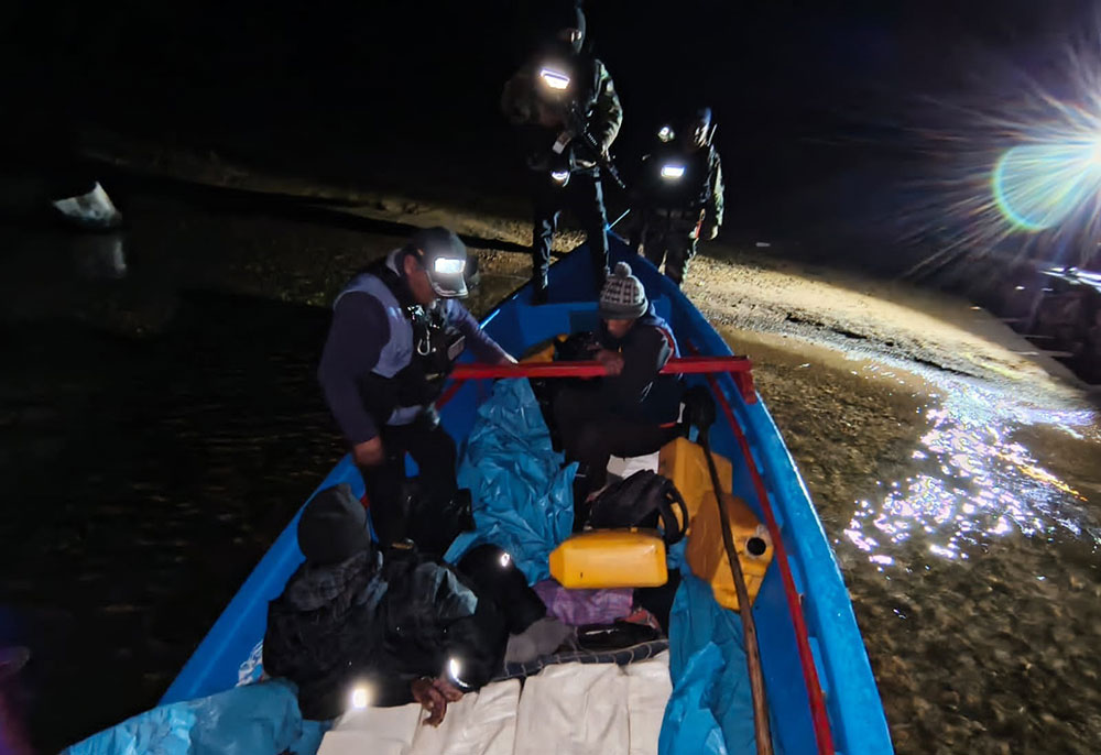 El momento de la intervención en el lago Titicaca. Foto: Armada boliviana