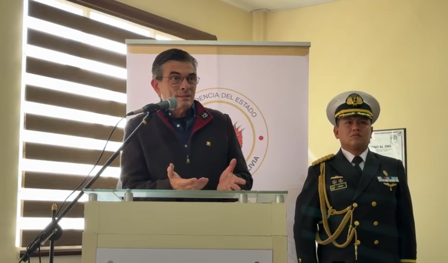 Presidente de Bolivia, Rodrigo Paz, en acto de inauguración del Banco de Ojos. Foto: Captura.