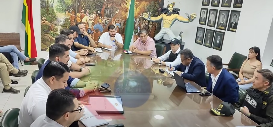 Reunión de autoridades del Gobierno y otras instituciones en el Comité pro Santa Cruz. Foto: Red Gigavisión