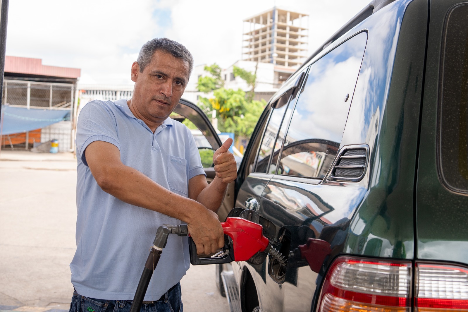 Venta de combustibles en un estación de servicio del país. Foto: YPFB.