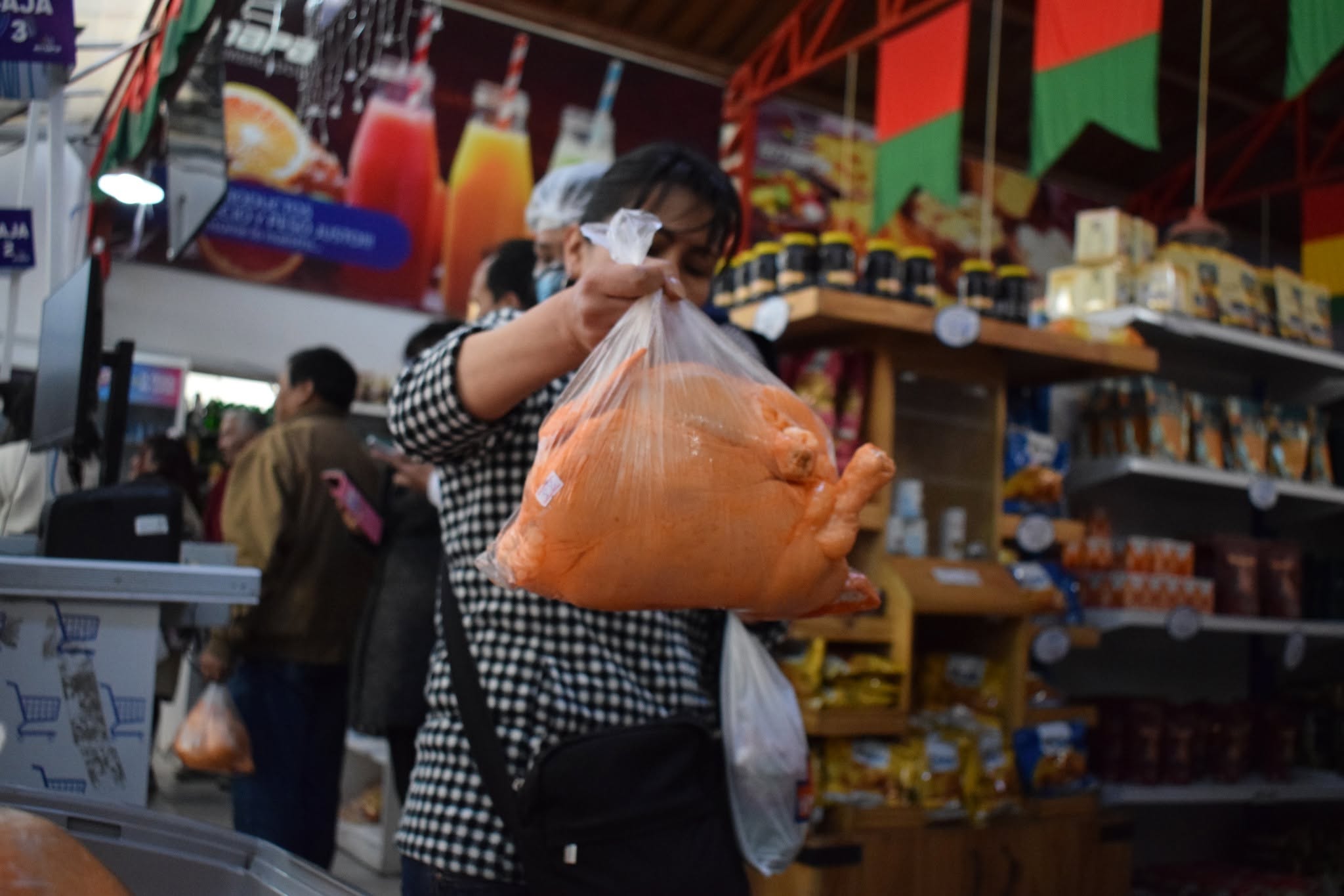 Emapa vendió carne de pollo en sus agencias en La Paz. Foto: Emapa.