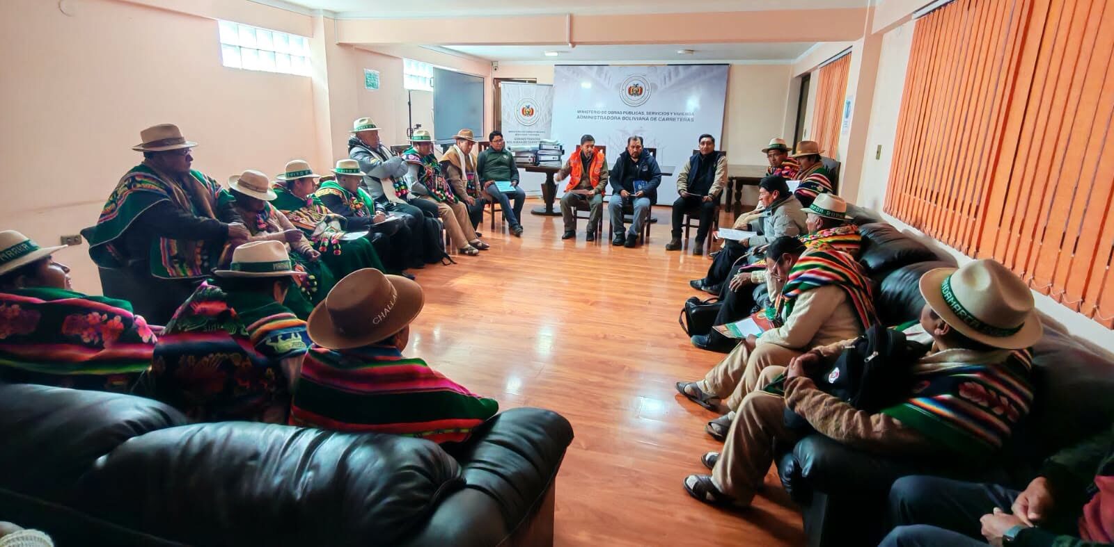 El encuentro se llevó adelante a la cabeza del gerente de la ABC Oruro, Igor Murillo. Foto: ABC.