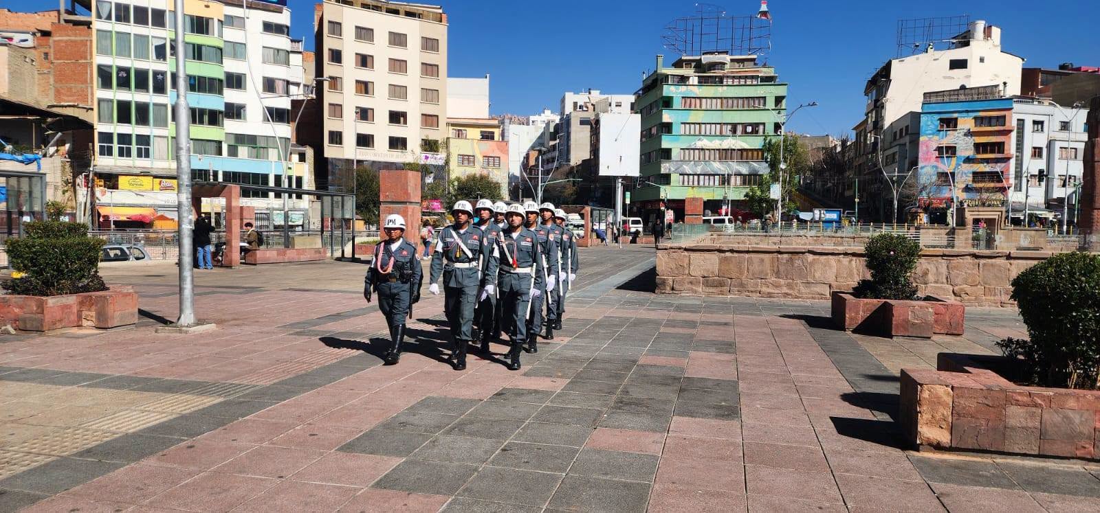 Efectivos de la Policía Militar en un patrullaje en la urbe paceña. Foto: Ministerio de Defensa.