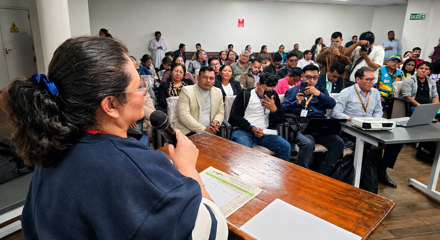 La ministra Marcela Flores reunida con autoridades locales de Pando. Foto: Ministerio de Salud.