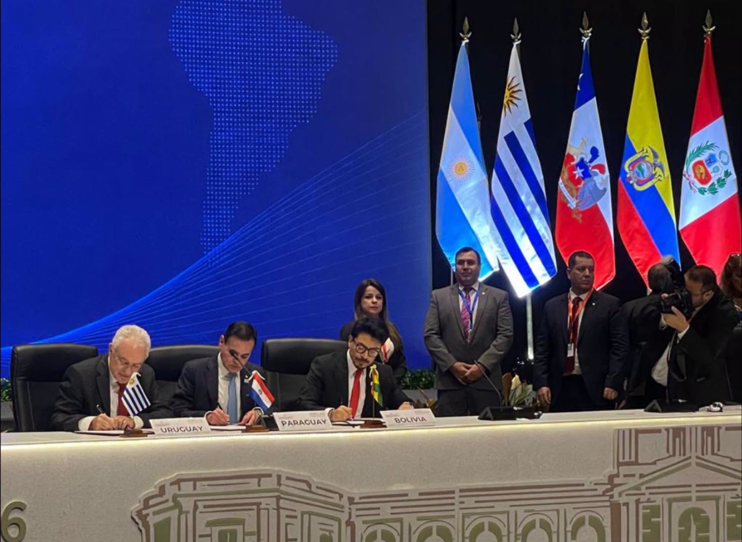 Cancilleres se reúnen en Paraguay. Foto: MRE.