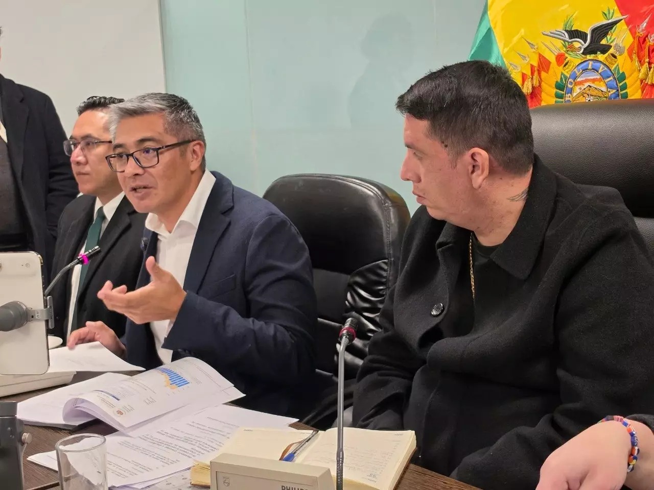 En la sesión, estuvo presente el ministro de Economía y Finanzas Públicas, José Gabriel Espinoza. Foto: Cámara de Diputados.
