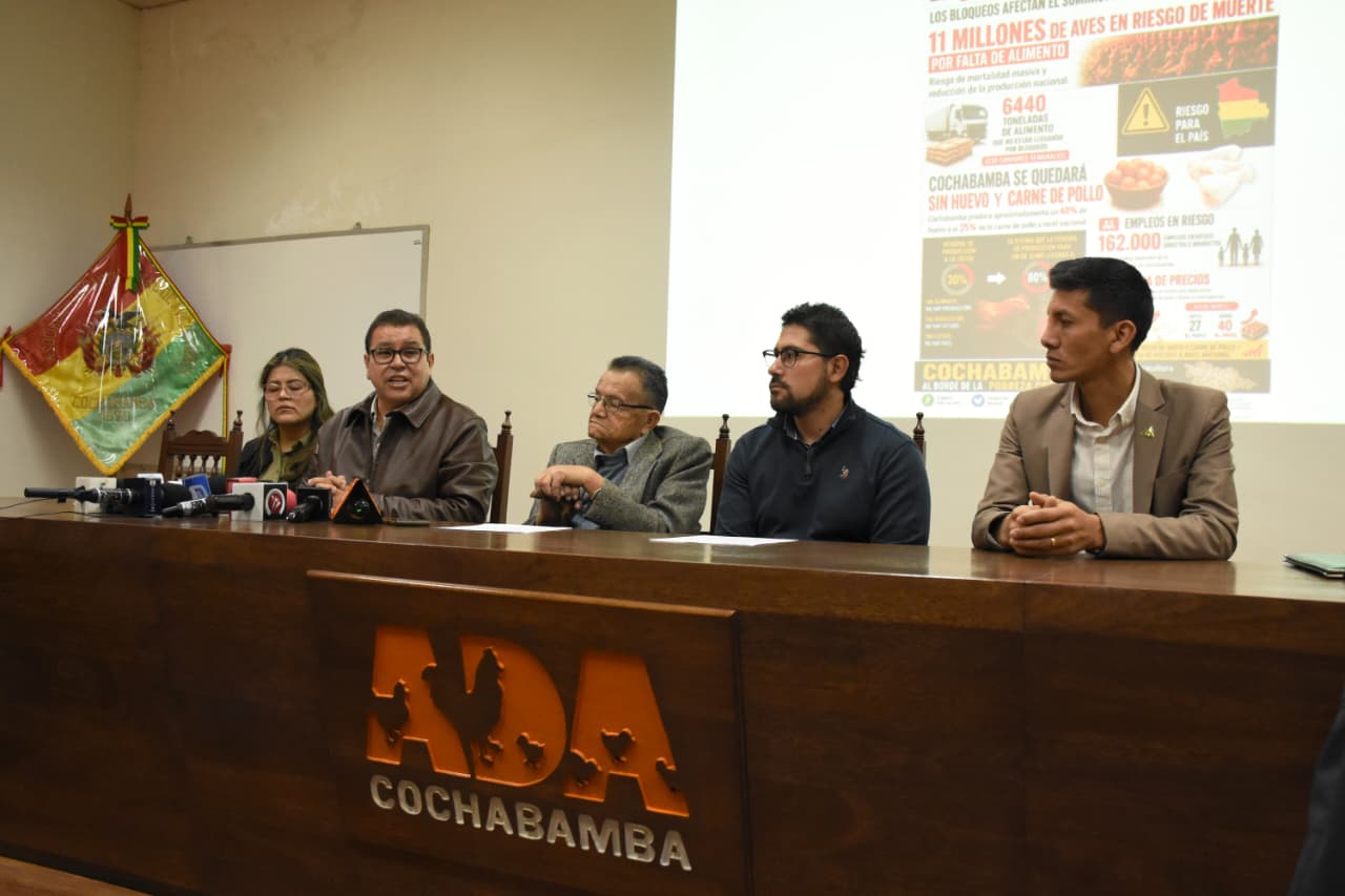 Conferencia de prensa de ADA en Cochabamba este miércoles. Foto: FEPC.