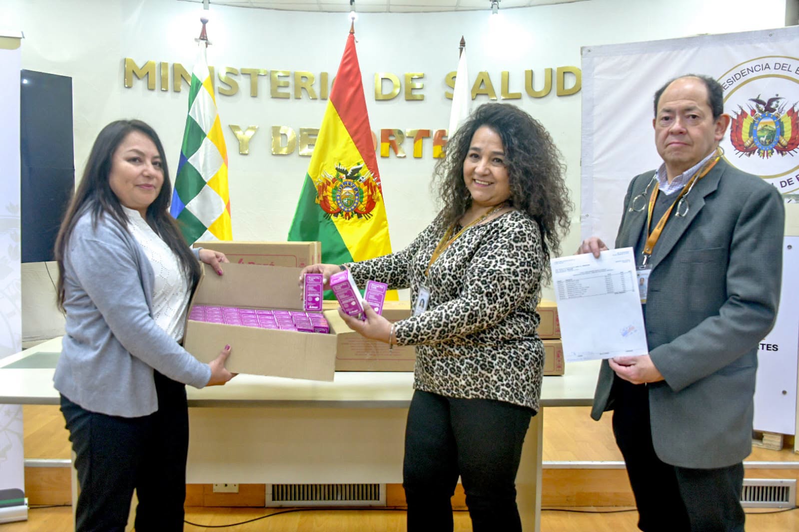 Donación de medicamentos que serán enviados a Venezuela. Foto: Ministerio de Salud y Deportes.