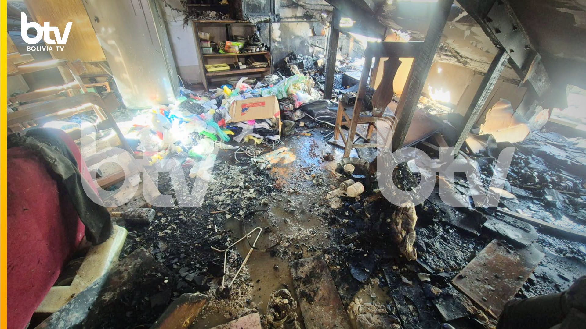 Incendio registrado en la zona de San Miguel al sur de la ciudad de La Paz. Foto: Bolivia Tv.