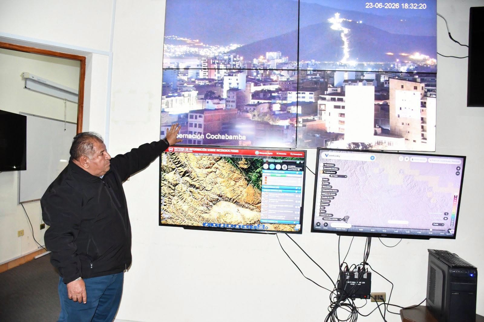 Monitoreo de la Gobernación de Cochabamba de la calidad del aire durante la noche de San Juan. Fotos: GADC.