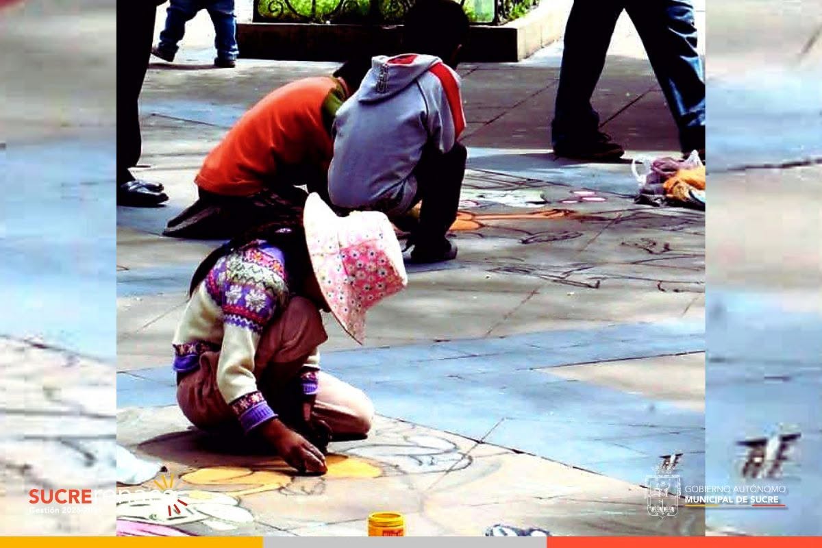 Niños en las calles de Sucre. Foto: GAMS.