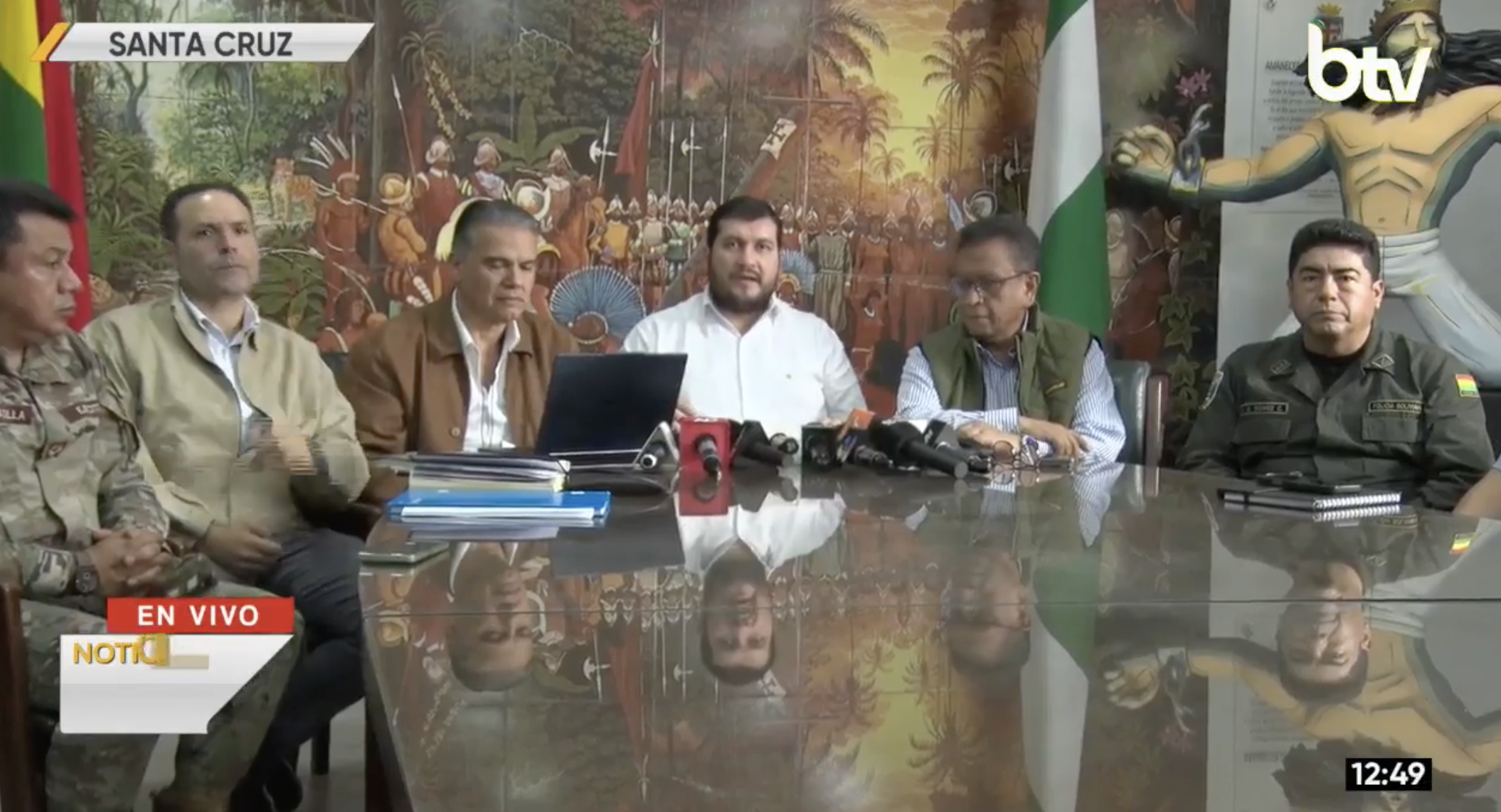 Conferencia de prensa del Gobierno nacional y cívicos de Santa Cruz. Foto: Captura Bolivia Tv.