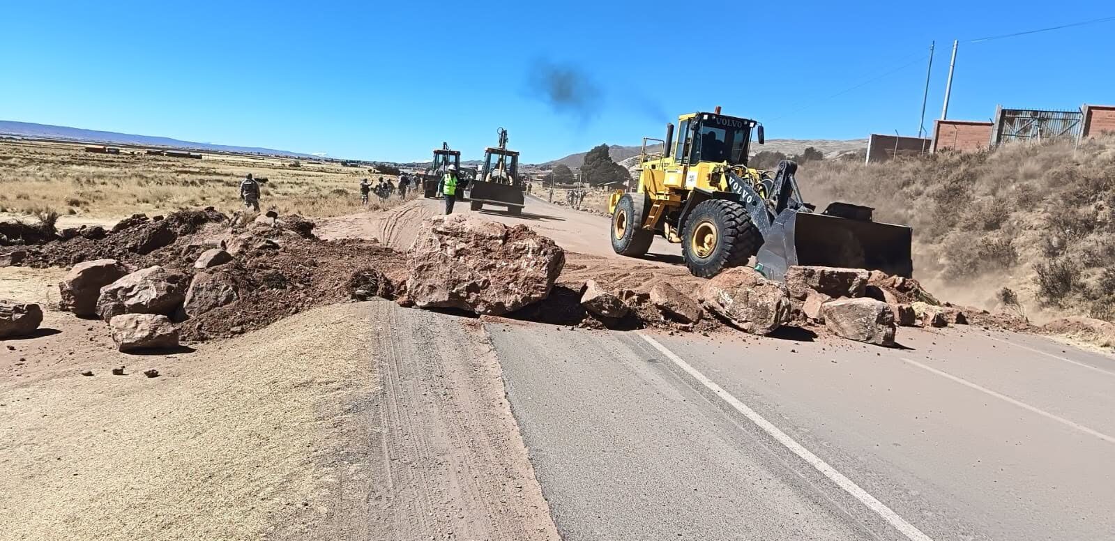 Trabajos de limpieza de la ABC en rutas estratégicas tras bloqueo. Foto: ABC.
