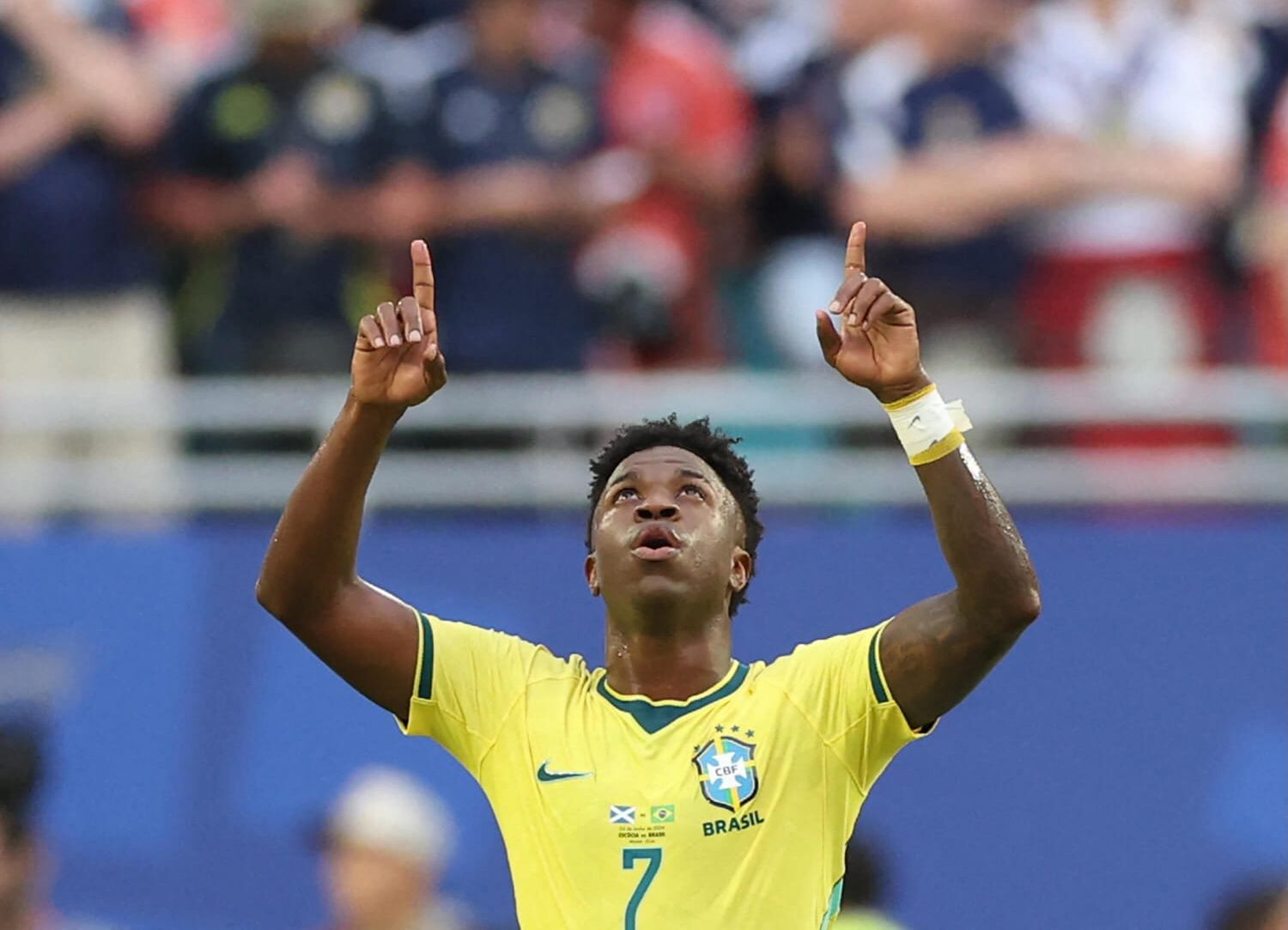 Vinicius Junior anotó dos goles en la contundente victoria de Brasil sobre Escocia.