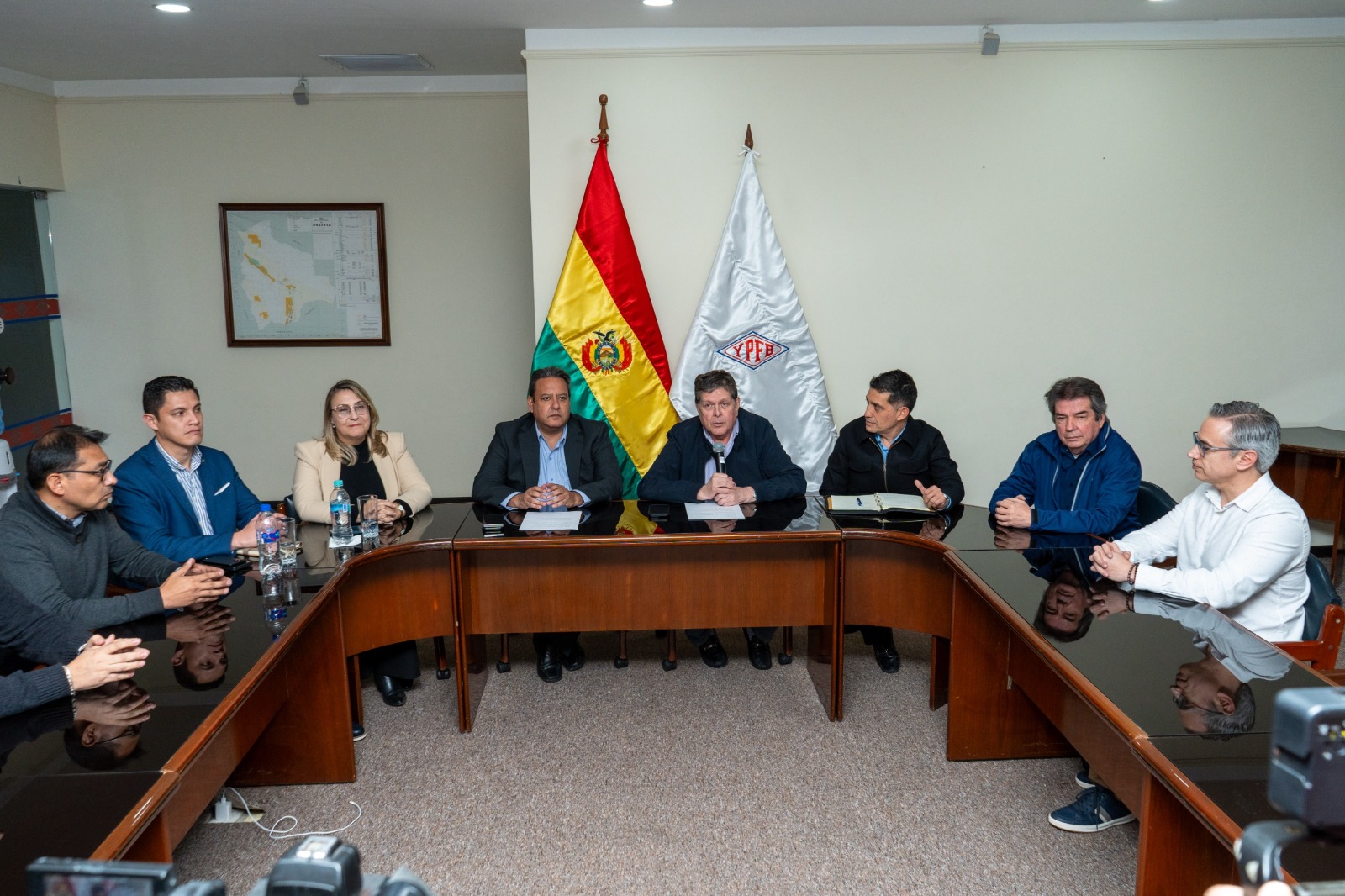 Autoridades presentaron a los nuevos gerentes de YPFB Corporación y de sus empresas subsidiaria.