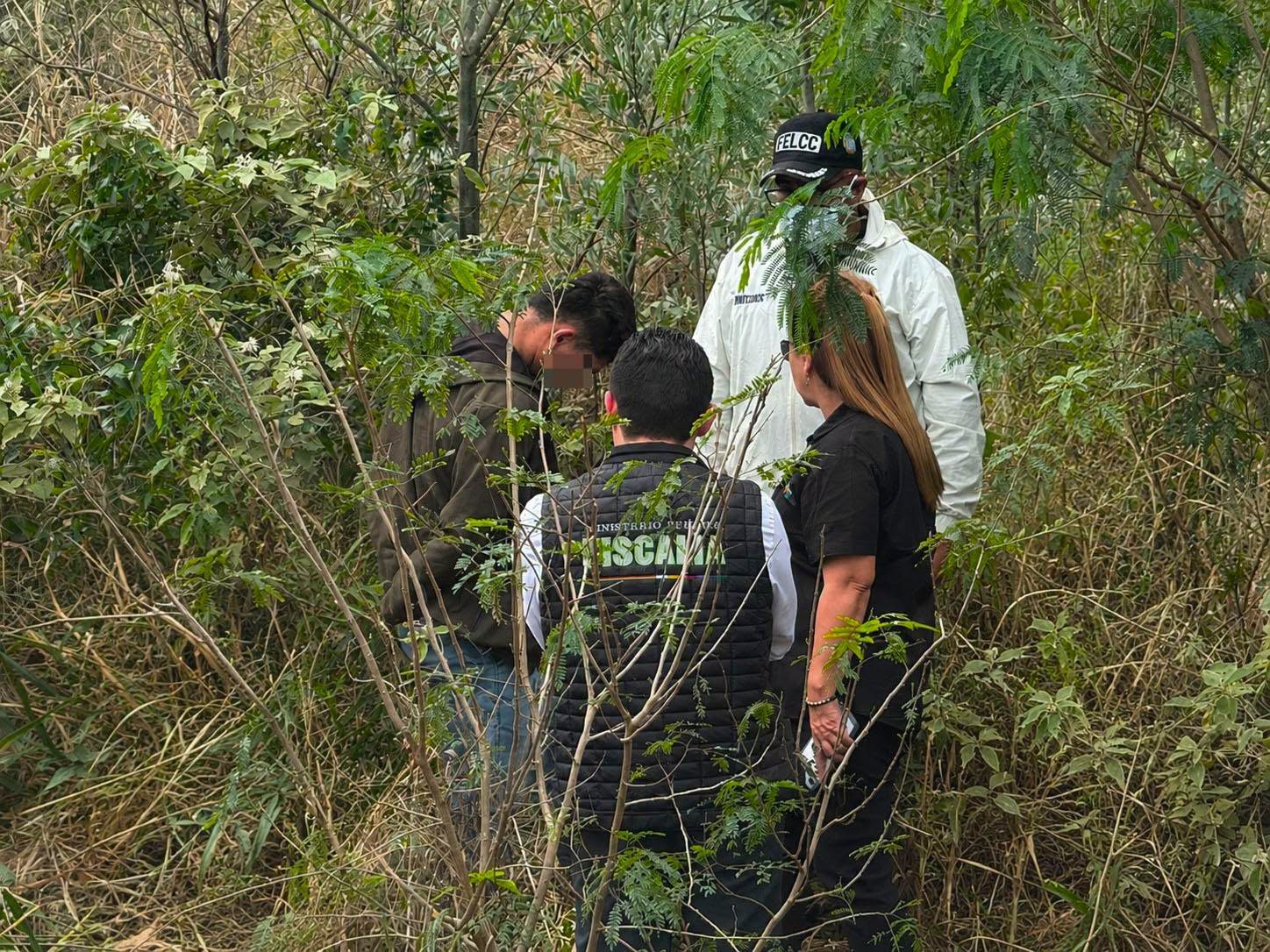 Uno de los hombres aprehendidos por la Fiscalía y Policía. Foto: FGE