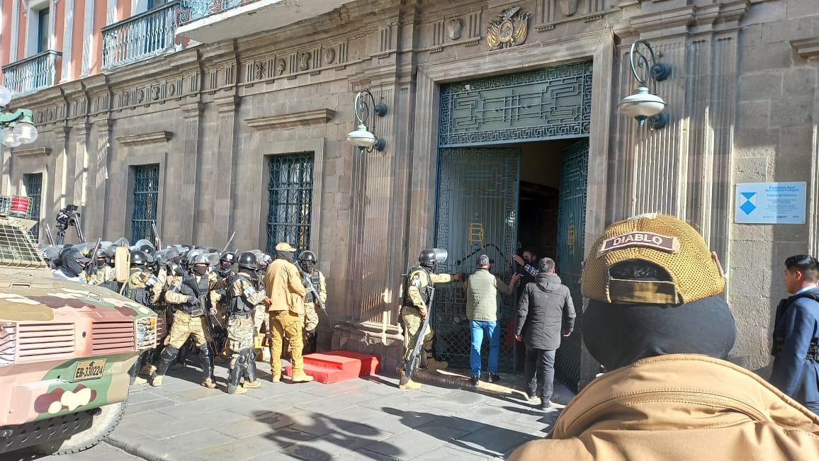 Ingreso de efectivos militares a Palacio de Gobierno el 26 de junio de 2024. Foto: ABI - archivo
