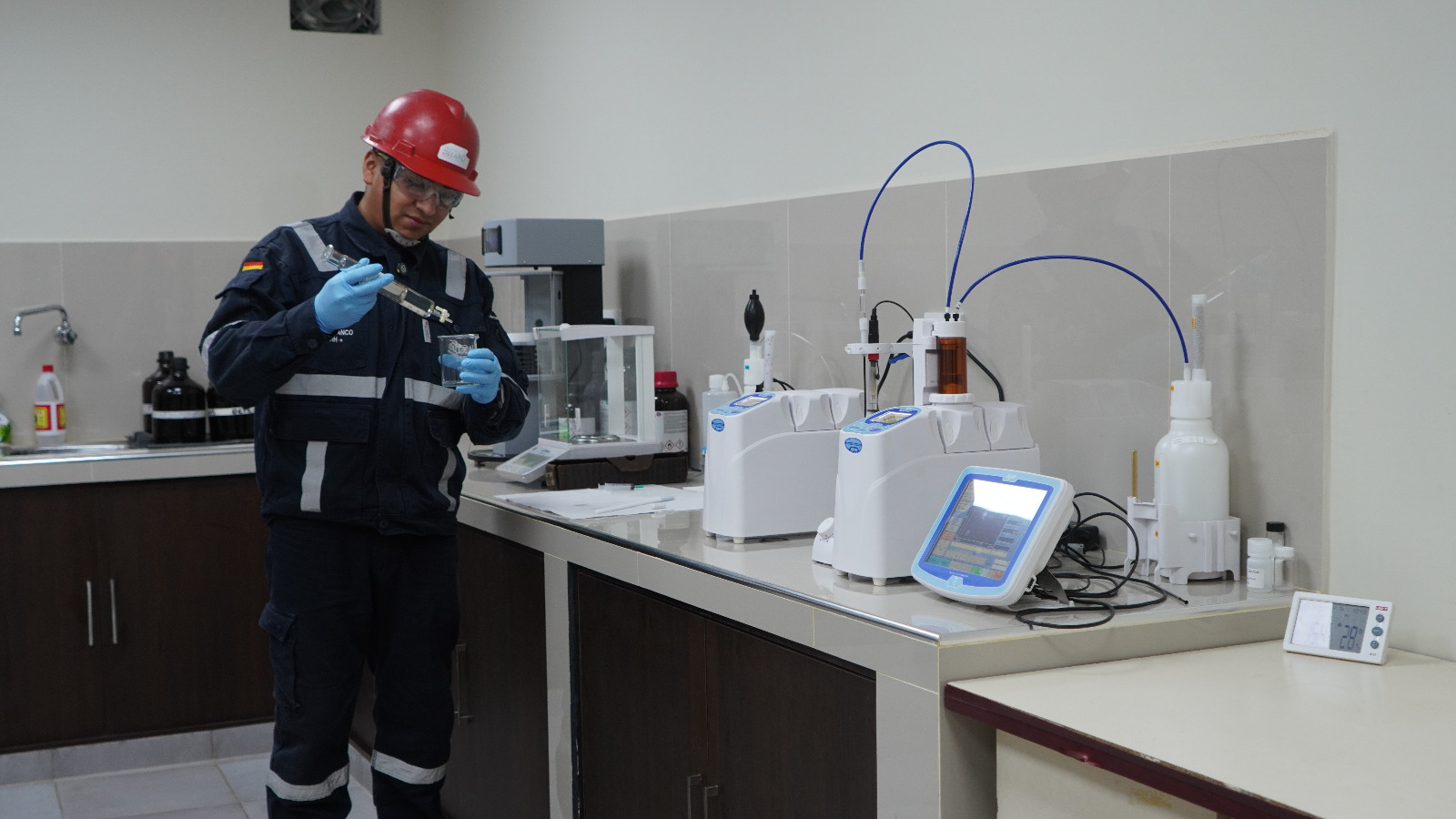 El laboratorio de la Distribuidora de La Paz realiza pruebas y ensayos especializados. Foto: DELAPAZ.