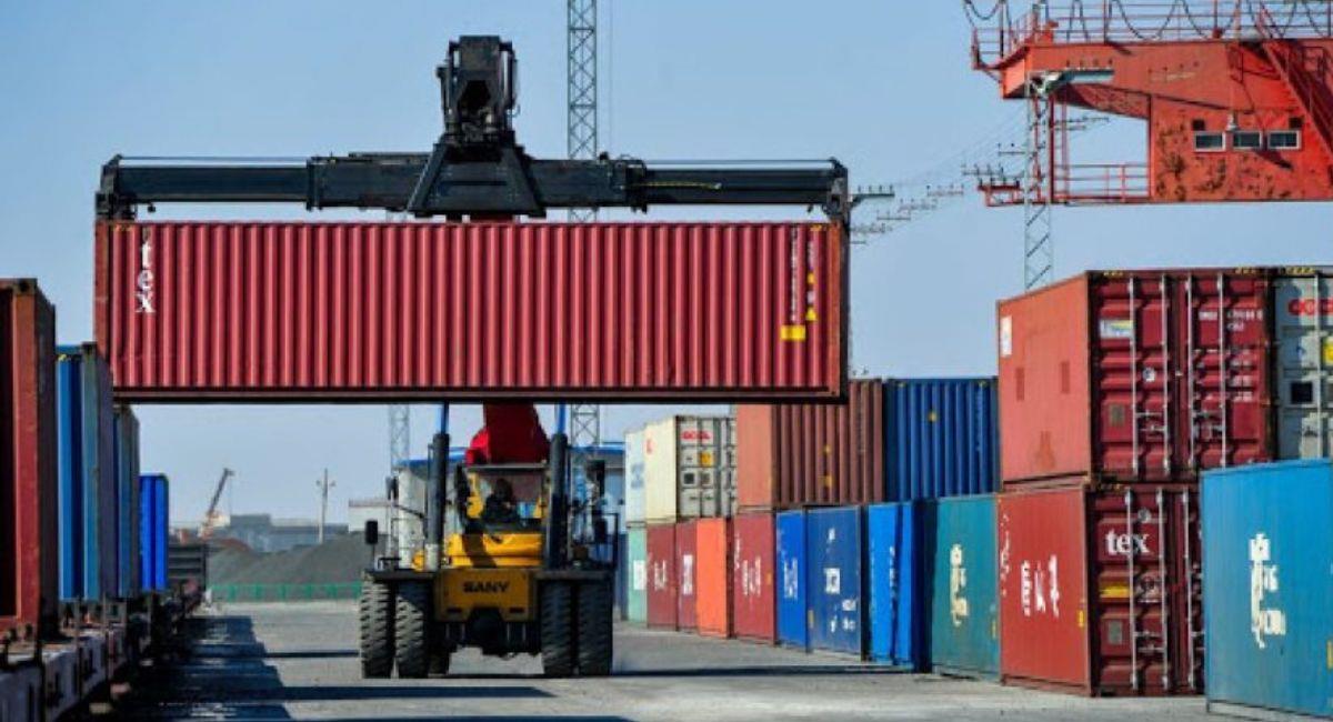 Contenedores de importación y exportación de mercancías. Foto: Redes sociales.