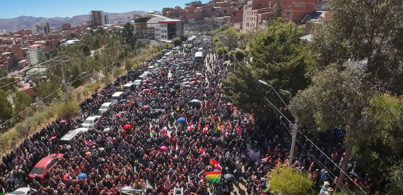 Masiva concentración en contra de los bloqueos en Potosí. Foto: Fedecomin