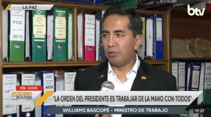 El Ministro de Trabajo, en contacto con Bolivia Tv. Imagen: Captura.