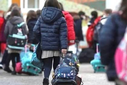 Estudiantes retornaron este martes a sus establecimientos tras la determinación de clases virtuales por lo bloqueos.