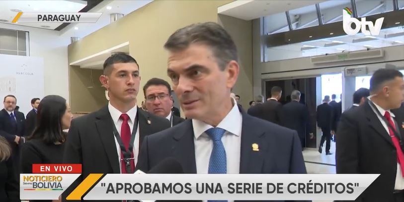 El presidente de Bolivia, Rodrigo Paz, en entrevista con medios estatales.