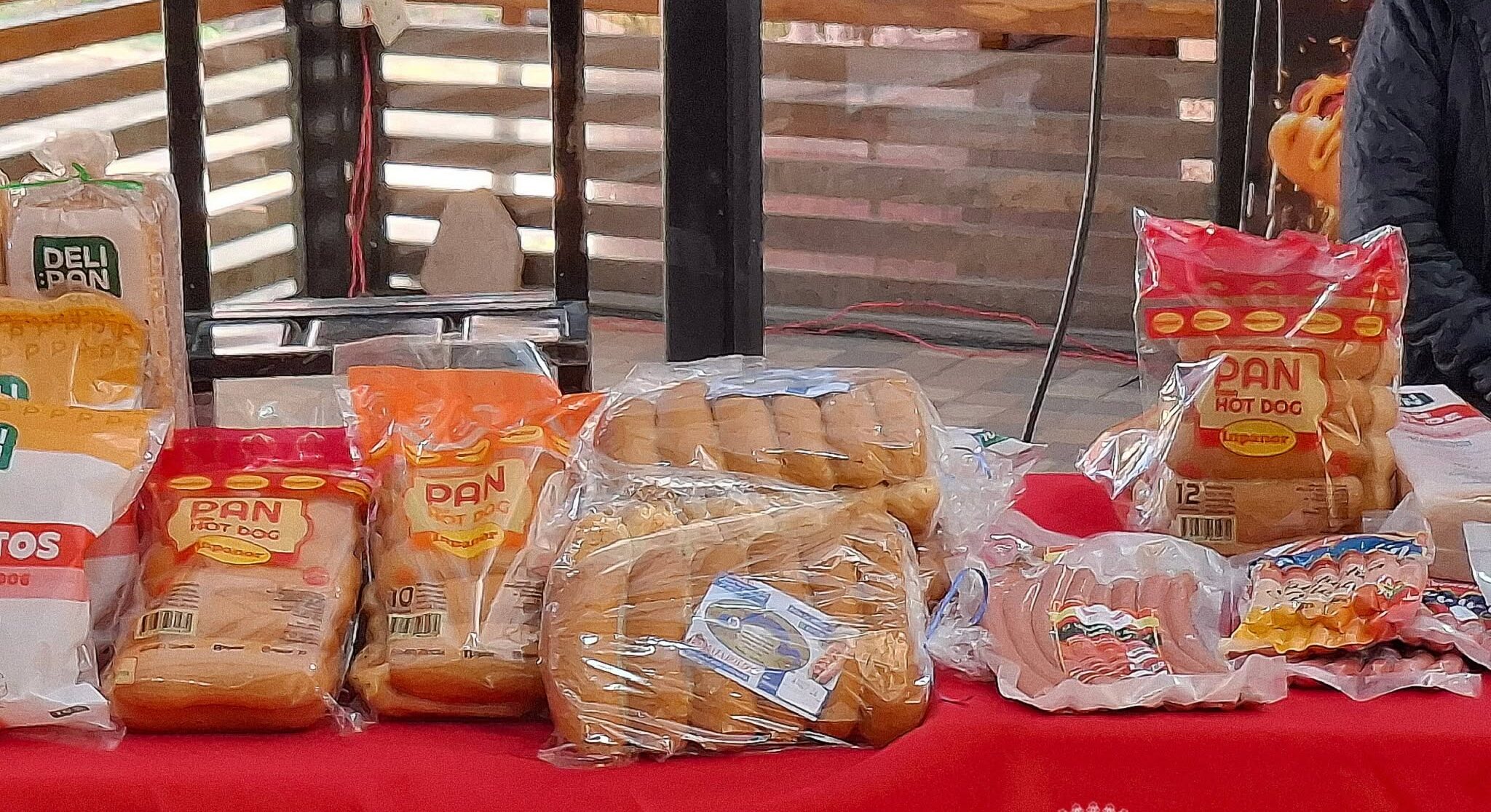 Panes y embutidos autorizados para su compra en Sucre. Foto: GAMS.